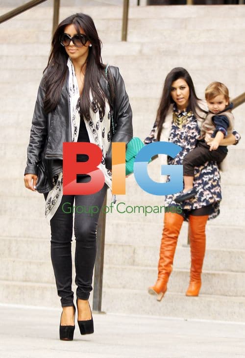 Kardashians Visit Museum in NYC