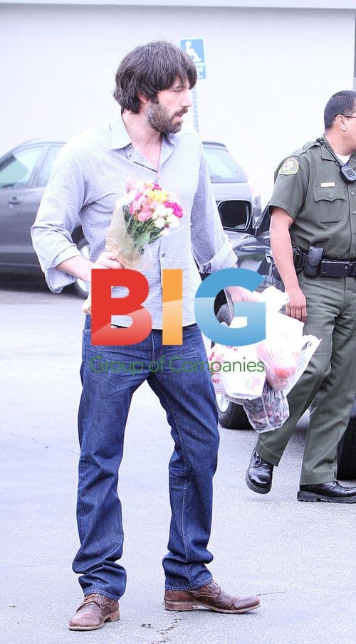 Ben Affleck with Daughters at Farmers Market