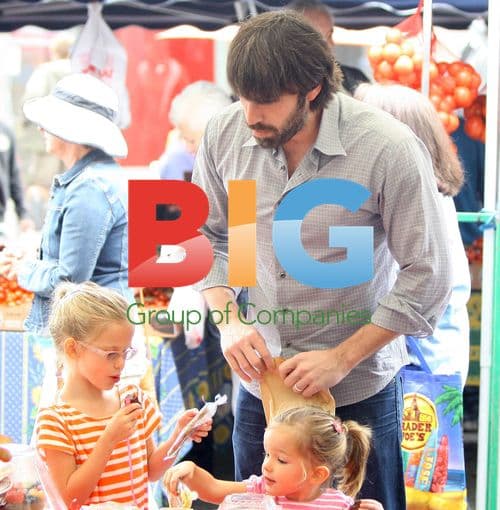 Ben Affleck with Daughters at Farmers Market