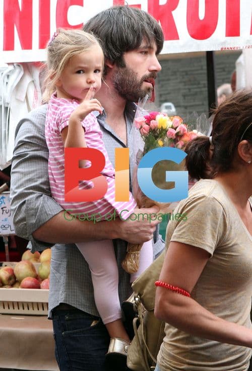 Ben Affleck with daughters at farmers market