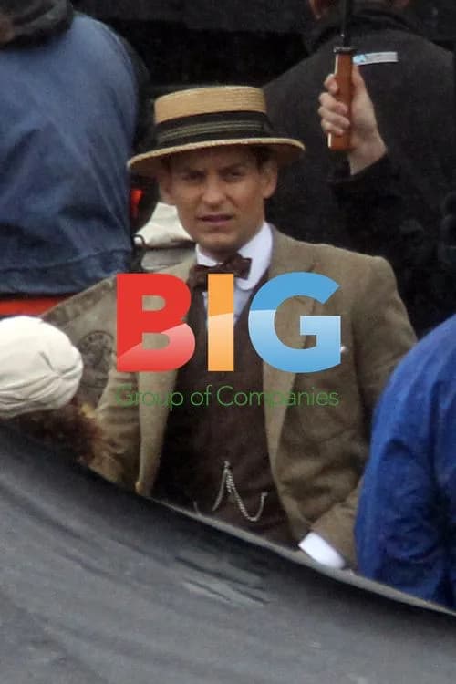 Tobey Maguire on set of The Gatsby