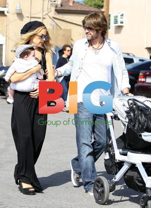 Rachel Zoe out with family