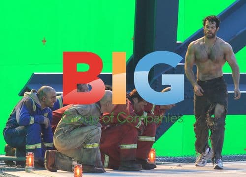 Henry Cavill Films \"Superman\" on Set