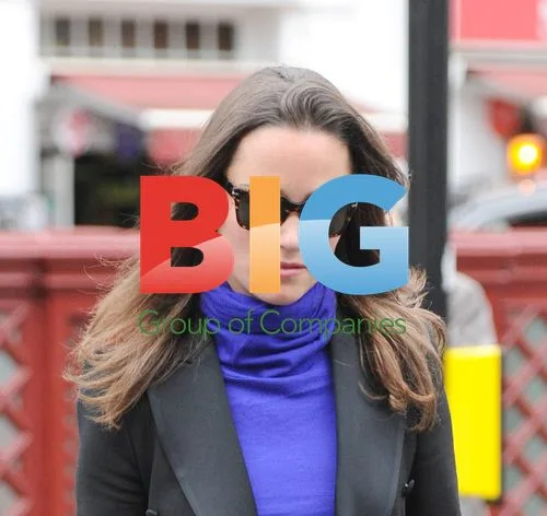 Pippa Middleton Walks to Work in London