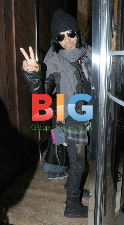 Lenny Kravitz Arriving at Hotel in London