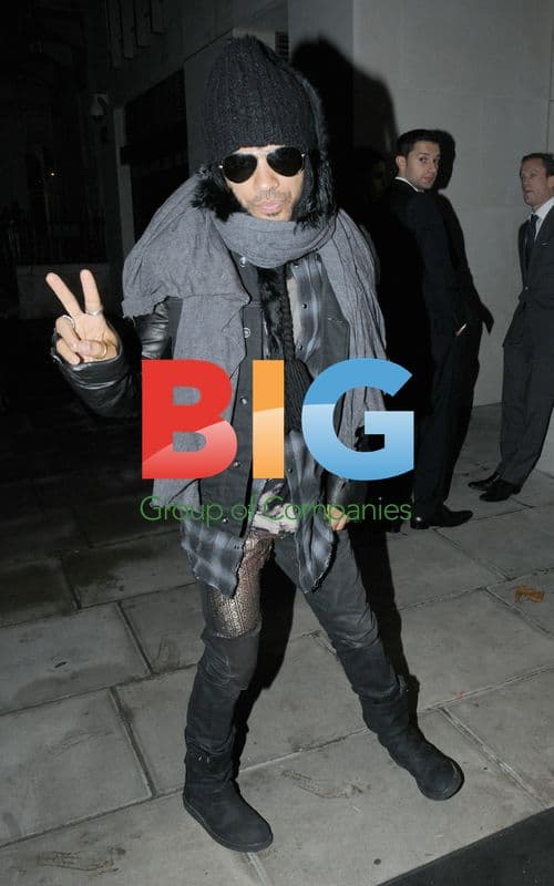 Lenny Kravitz Leaving London Hotel