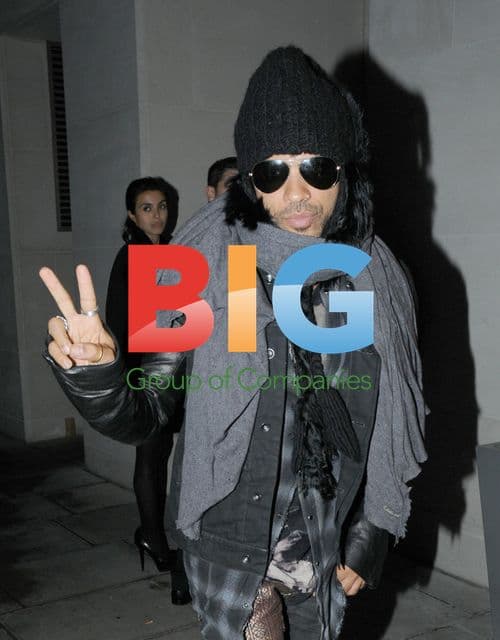 Lenny Kravitz Leaving London Hotel