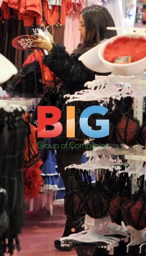 TOWIE's Peri Sinclair shopping for lingerie