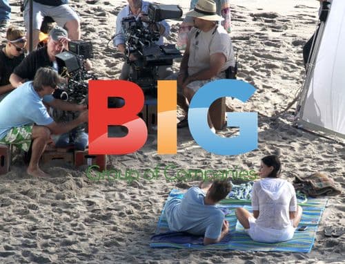 Courteney Cox and 'Cougar Town' Co-Stars on Set