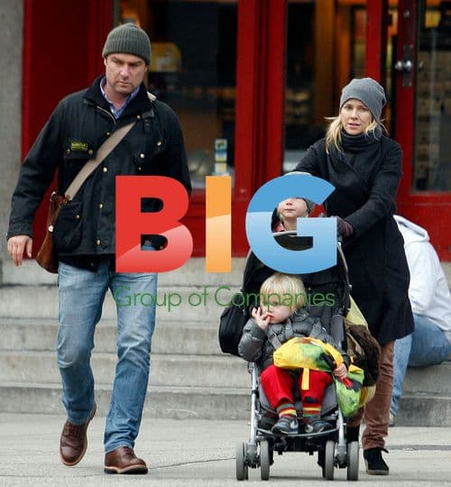 Naomi Watts and Liev Shreiber with children in New York