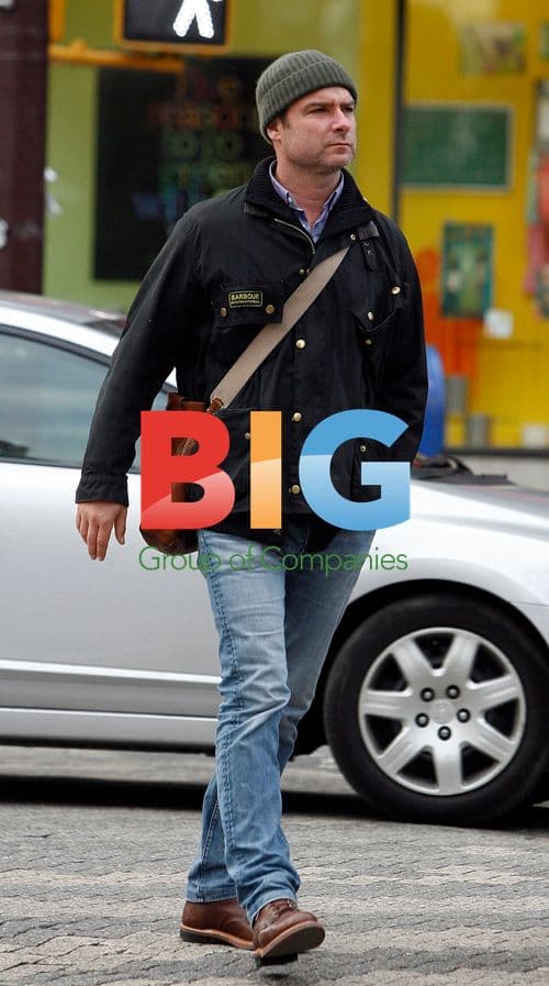 Naomi Watts and Liev Shreiber with children in New York