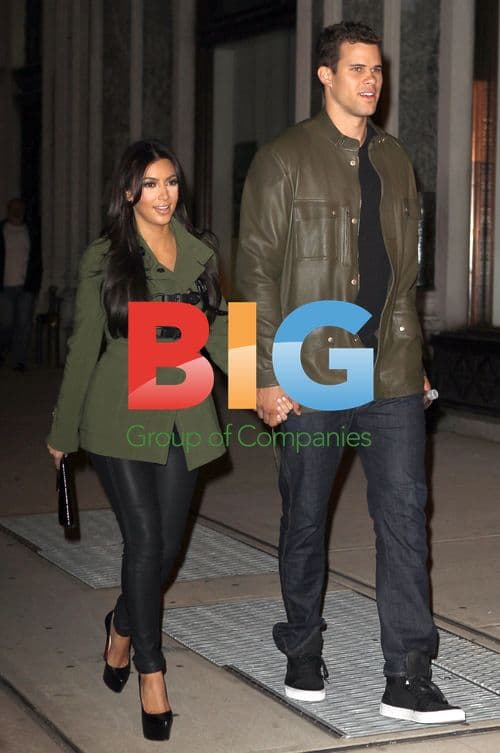 Kim Kardashian and Kris Humphries Stroll in New York