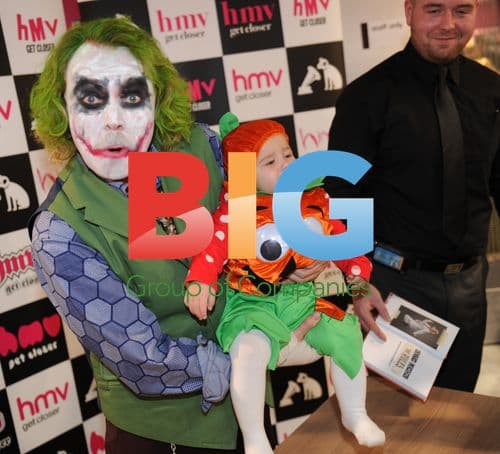 Keith Lemon signs book "The Rules"