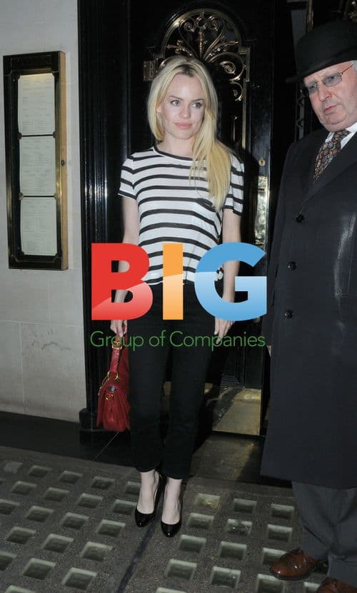 Singer Duffy Leaves Restaurant