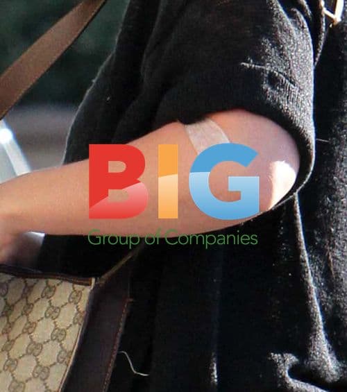 Jennifer Love Hewitt Leaves Restaurant