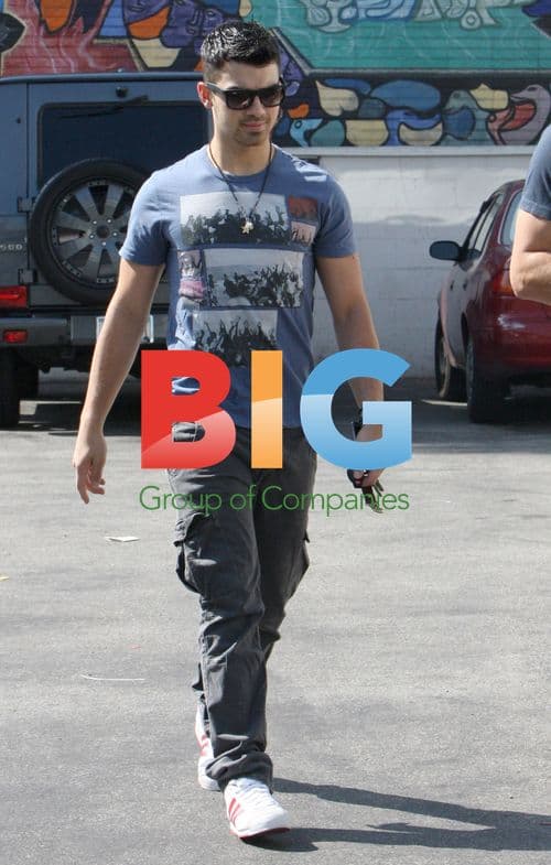 Joe Jonas Grabs Coffee in West Hollywood