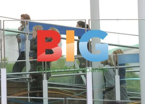 Brad Pitt and Angelina Jolie with kids on London Eye