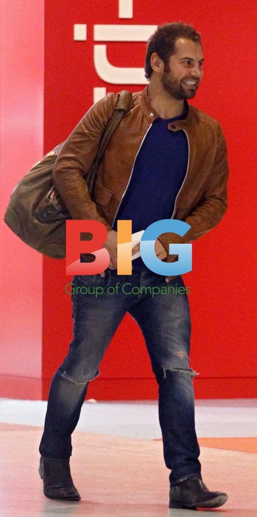 Daniel MacPherson and Zoe Ventoura at Sydney Airport