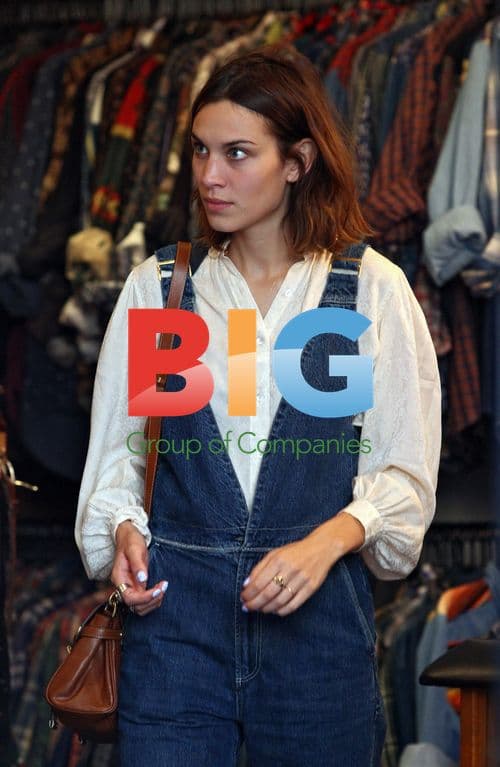 Alexa Chung Shopping in Sydney