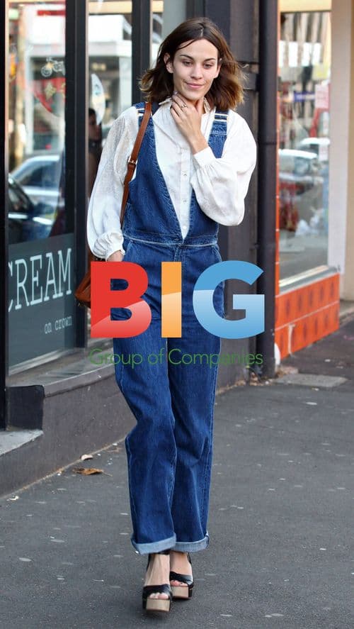 Alexa Chung Shopping in Sydney
