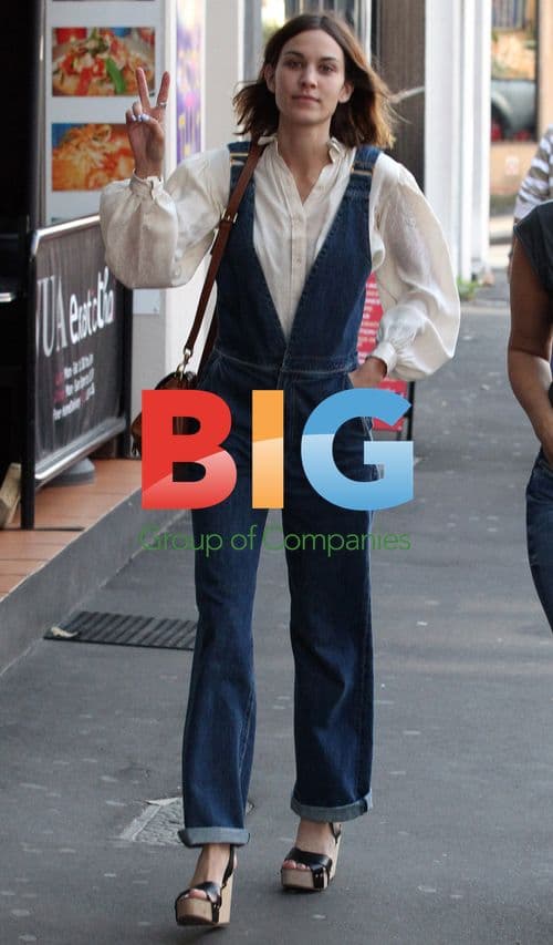 Alexa Chung Shopping in Sydney