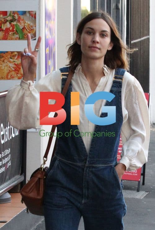 Alexa Chung Shopping in Sydney