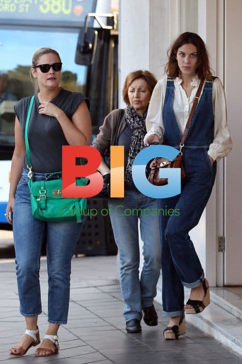 Alexa Chung Shopping in Sydney