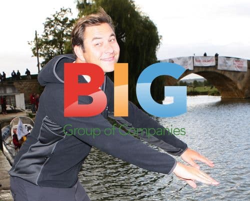 David Walliams Swims River Thames for Sport Relief