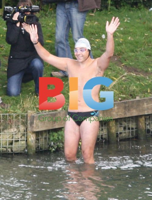 David Walliams Begins Thames Swim for Sport Relief