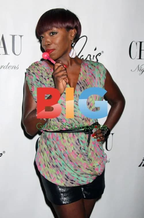 Singer Estelle at Chateau Nightclub in Las Vegas