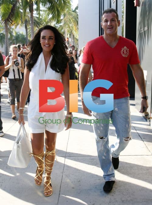 Tamara Ecclestone Shopping with Boyfriend