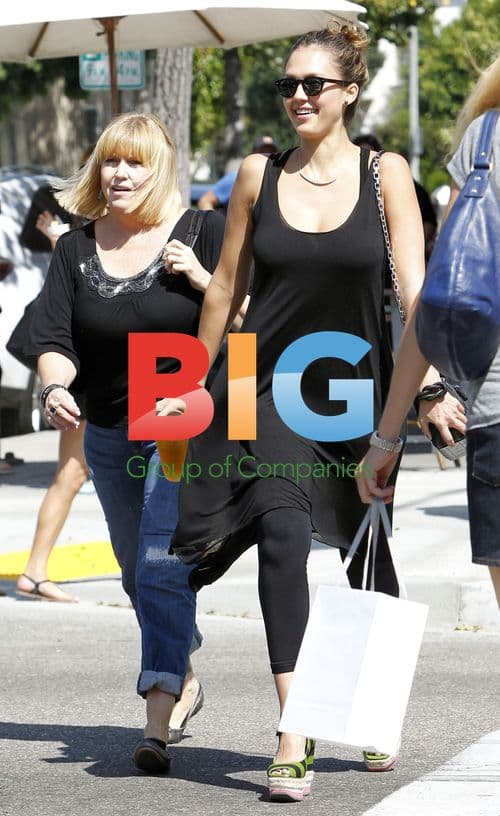 Jessica Alba's Lunch Date with Mom