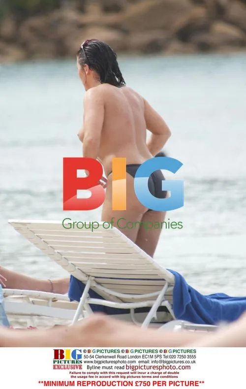 Jessie Wallace Takes Caribbean Holiday
