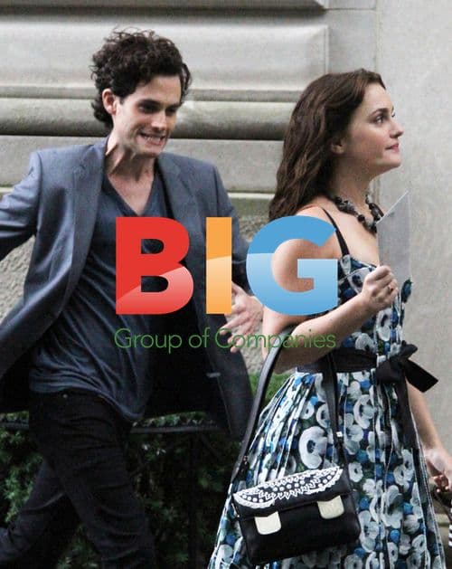 Penn Badgley chases Leighton Meester on 'Gossip Girl' set