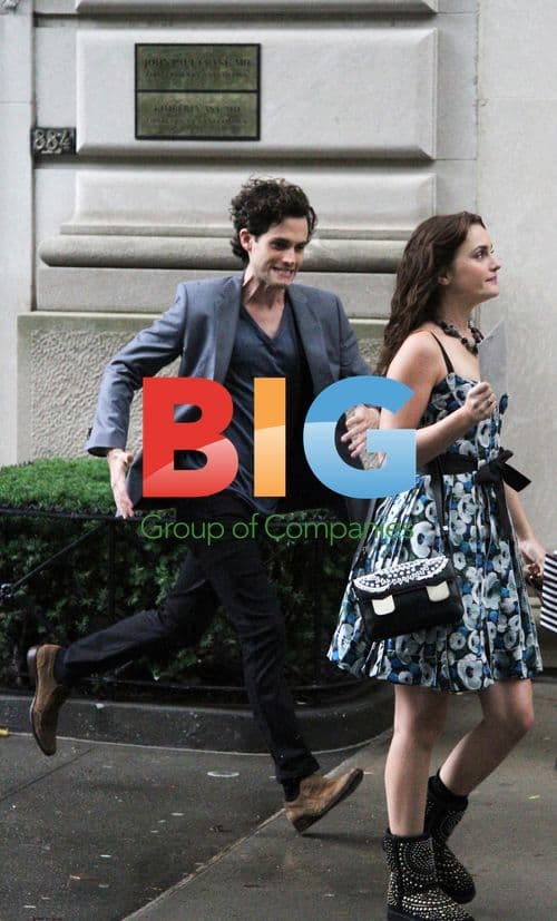 Penn Badgley and Leighton Meester on "Gossip Girl" set