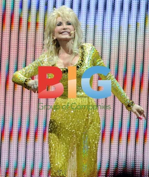 Dolly Parton Performs Live in London
