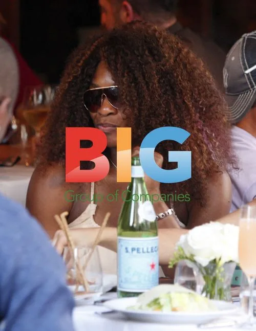 Serena Williams Grabs Lunch With Friends