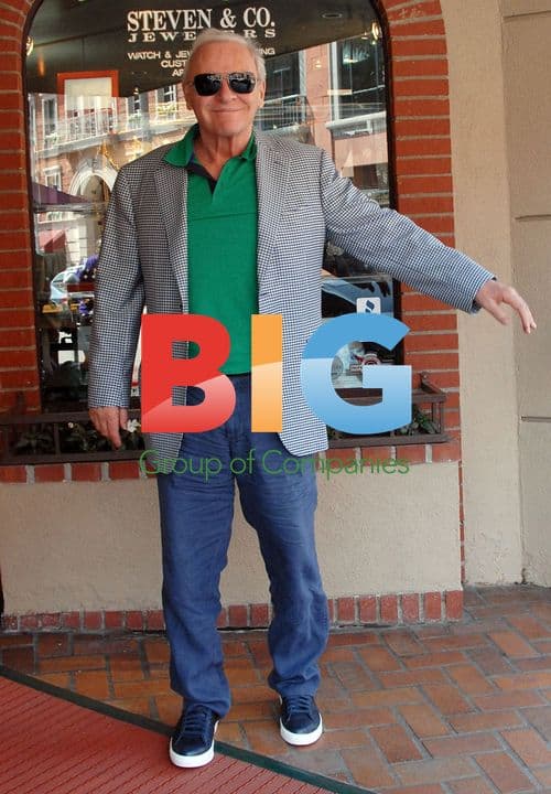 Anthony Hopkins goes shopping in Beverly Hills