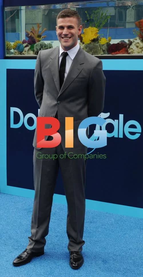 Austin Stowell at "Dolphin Tale" Premiere