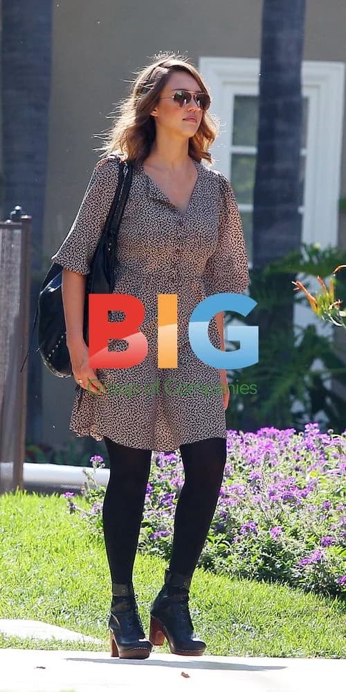 Jessica Alba at daughter's birthday party