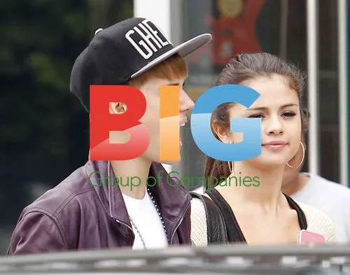 Justin Bieber and Selena Gomez Shop in LA