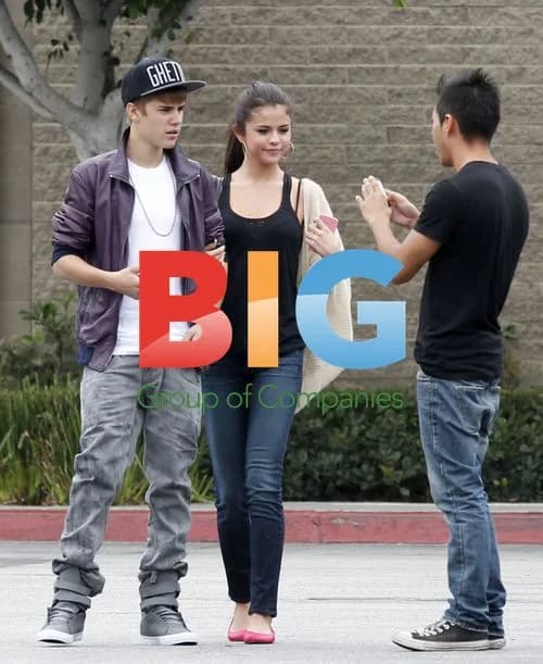 Justin Bieber and Selena Gomez Shopping