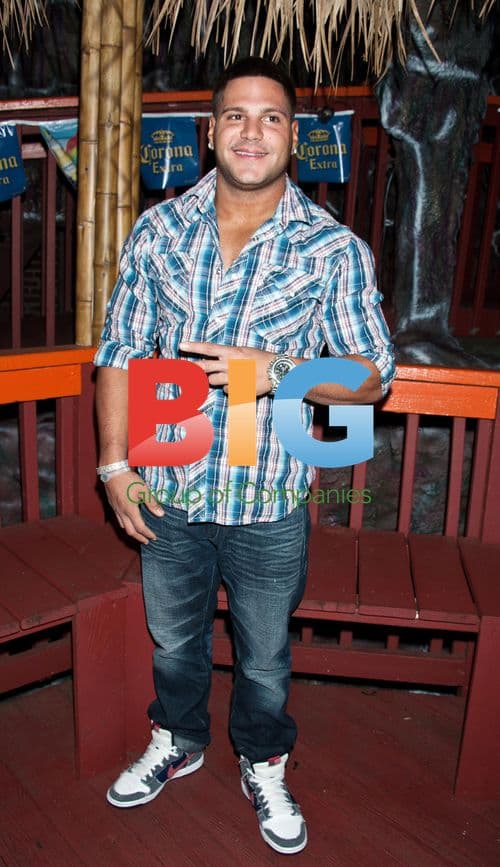 Ronnie Ortiz-Magro Hosts Party