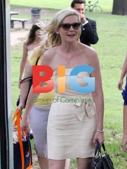 Kirsten Dunst on "Bachelorette" Set