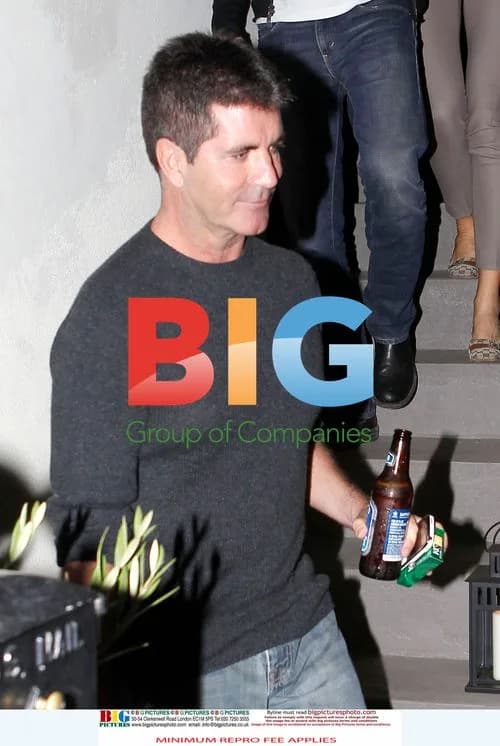 Simon Cowell Leaves Friend's House Without Fiancée's Ring