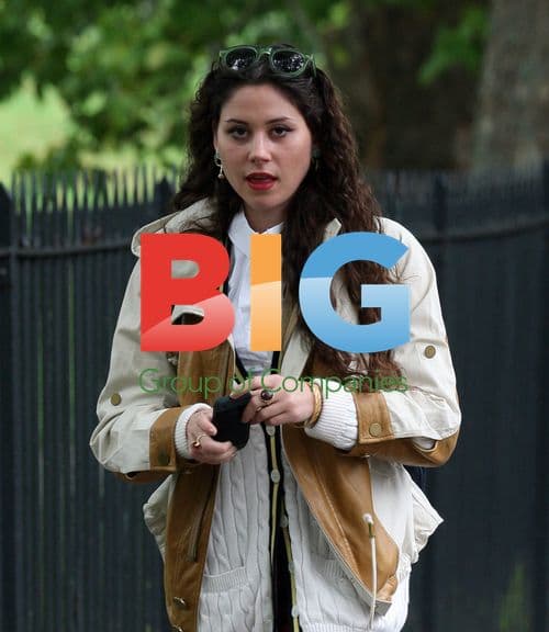 Eliza Doolittle in Primrose Hill, London
