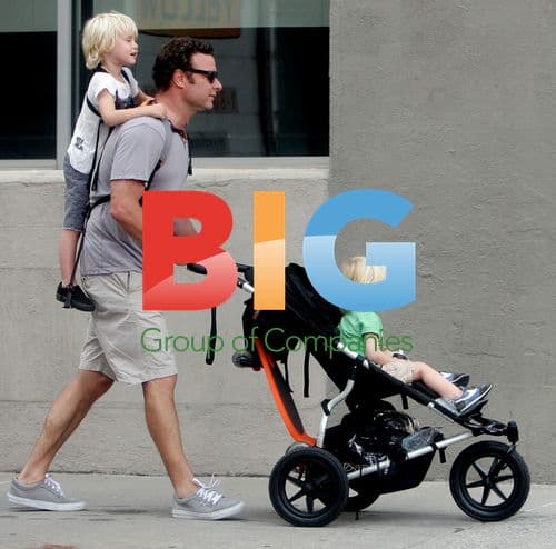 Liev Schreiber with kids in New York