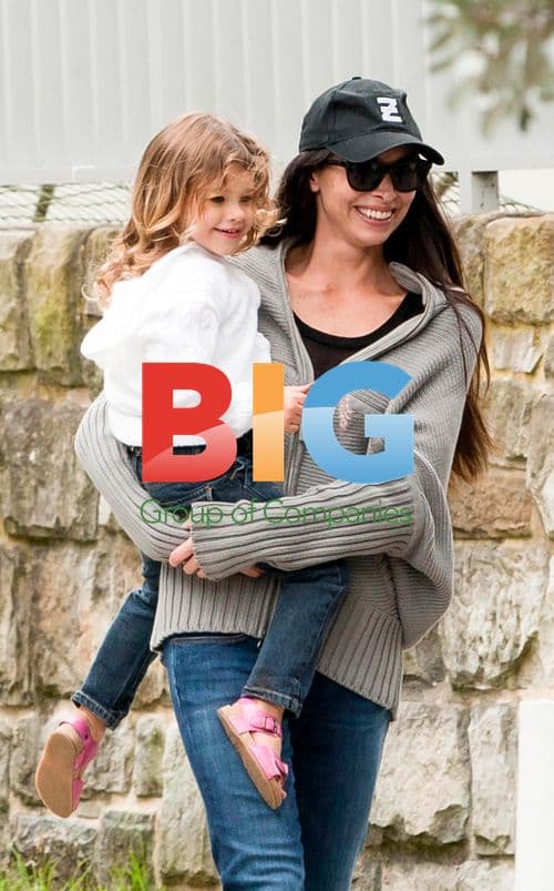 Erica Packer plays with kids in Sydney