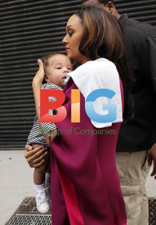 Tia and Tamara Mowry with baby Cree
