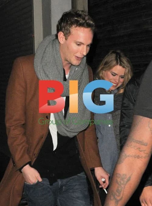 Pregnant Billie Piper Leaves Almeida Theatre